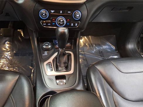 Used 2016 Jeep Cherokee Limited AWD/4WD image 17