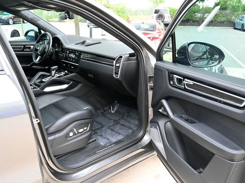 Used 2021 Porsche Cayenne Turbo AWD/4WD image 54
