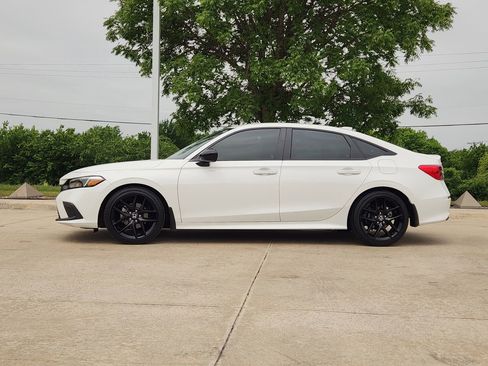 Used 2024 Honda Civic Sport image 4