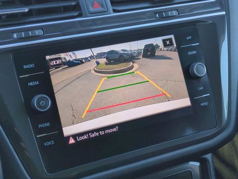 Used 2024 Volkswagen Tiguan SE image 14