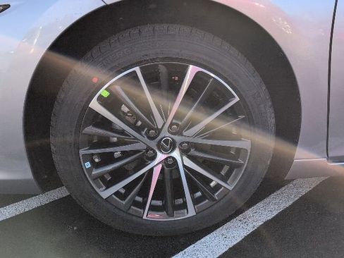 New 2025 Lexus ES 350 w/ Premium Package image 10