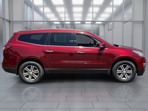 Used 2017 Chevrolet Traverse LT FWD image 2