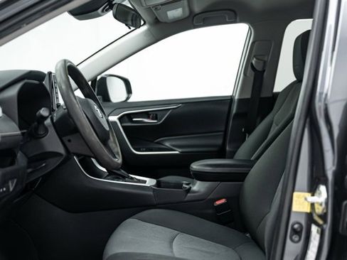 Used 2021 Toyota RAV4 XLE image 12