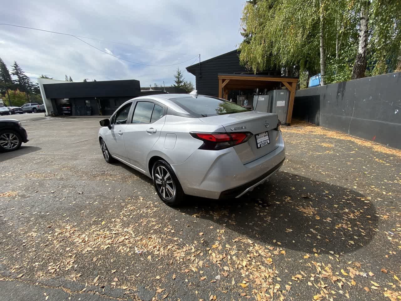 Used 2024 Nissan Versa SV FWD image 4