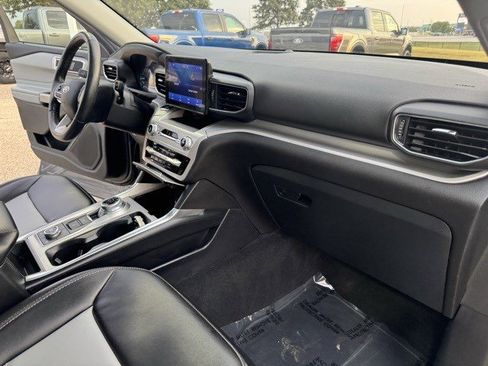 Used 2022 Ford Explorer XLT w/ Equipment Group 202A image 36
