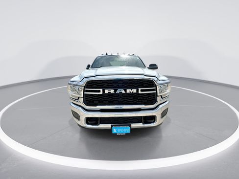 Used 2022 RAM 3500 Tradesman w/ Chrome Appearance Group AWD/4WD image 3
