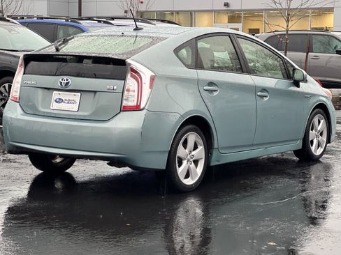 Used 2014 Toyota Prius Five image 4