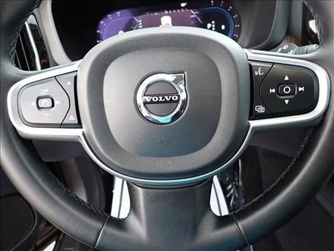 Used 2022 Volvo XC60 B5 Momentum image 19