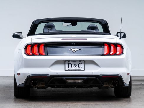 Used 2022 Ford Mustang Premium RWD image 6