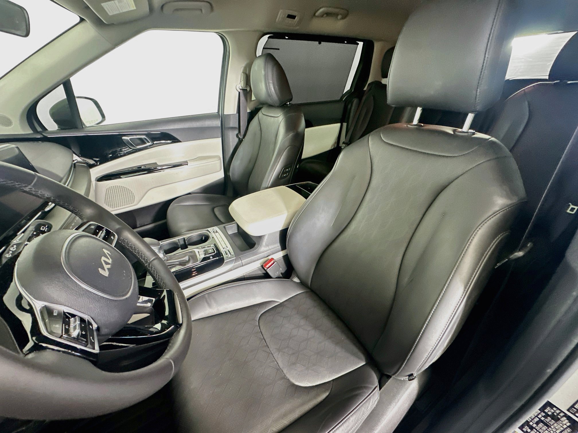 Used 2024 Kia Carnival SX FWD image 13
