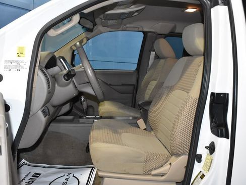 Used 2015 Nissan Frontier SV RWD image 6