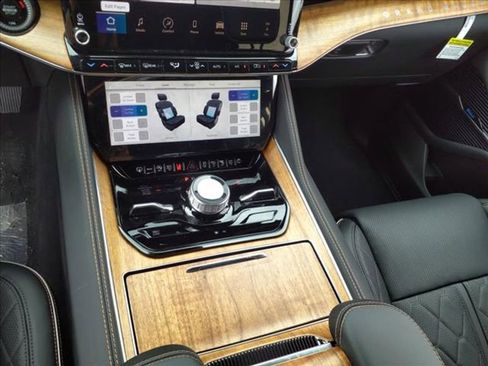 New 2024 Jeep Grand Wagoneer Series III w/ HD Trailer Tow Package image 18