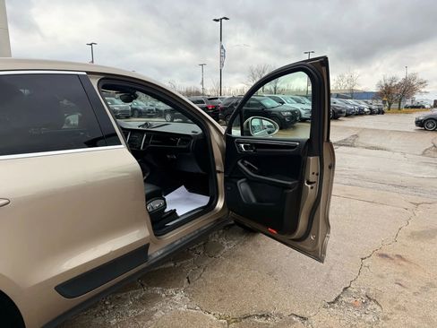 Used 2018 Porsche Macan S image 28