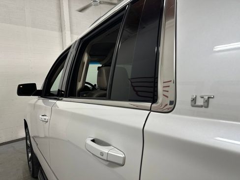Used 2020 Chevrolet Suburban LT w/ Luxury Package RWD image 21