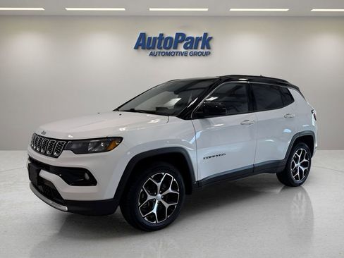 Used 2024 Jeep Compass Limited AWD/4WD image 3
