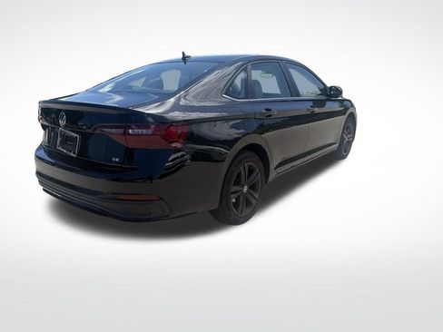 Used 2024 Volkswagen Jetta SE w/ Panoramic Sunroof Package FWD image 5