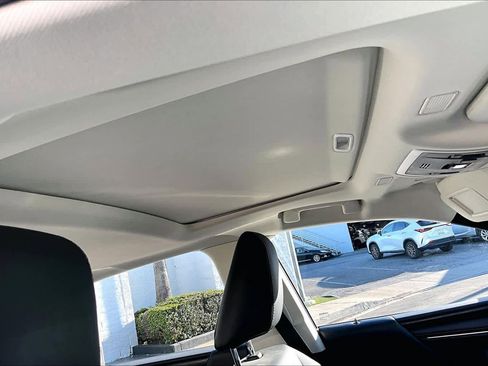 Used 2022 Lexus ES 300h w/ Premium Package image 14