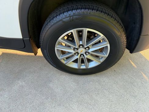 Used 2023 Chevrolet Traverse LT FWD image 37