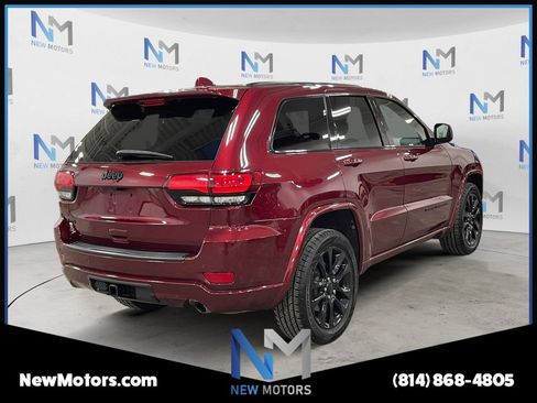 Used 2021 Jeep Grand Cherokee Laredo X AWD/4WD image 5