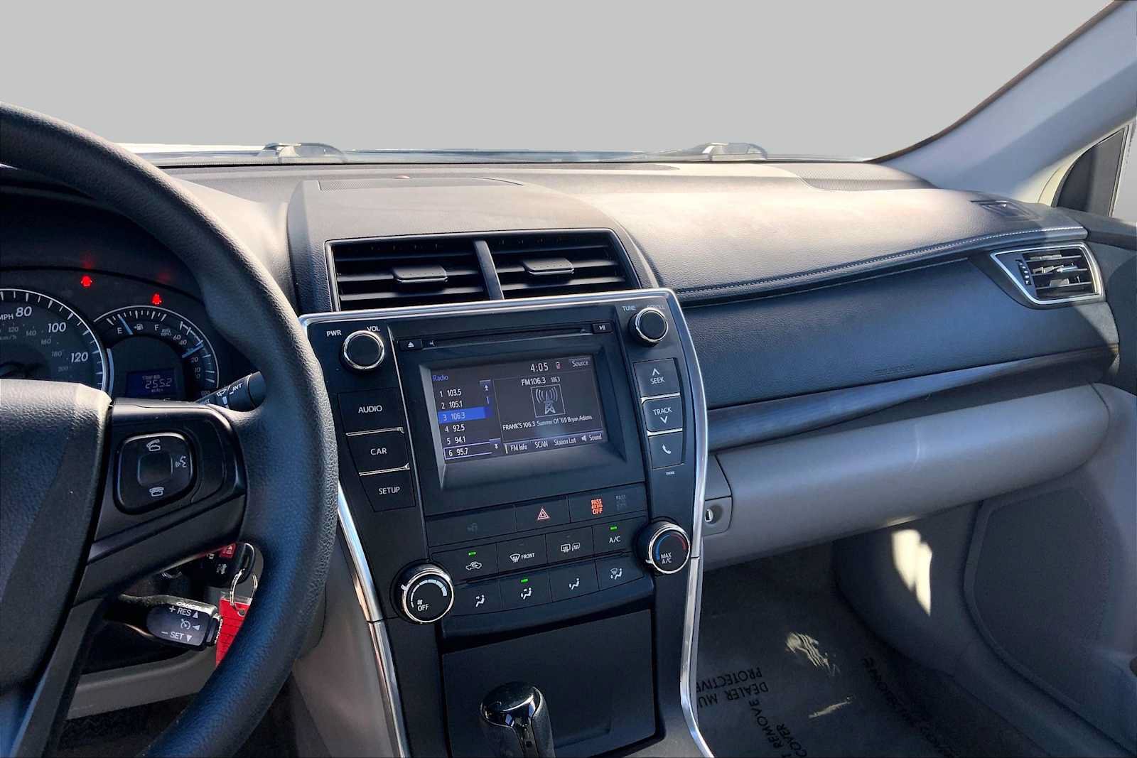 Used 2015 Toyota Camry LE FWD image 9
