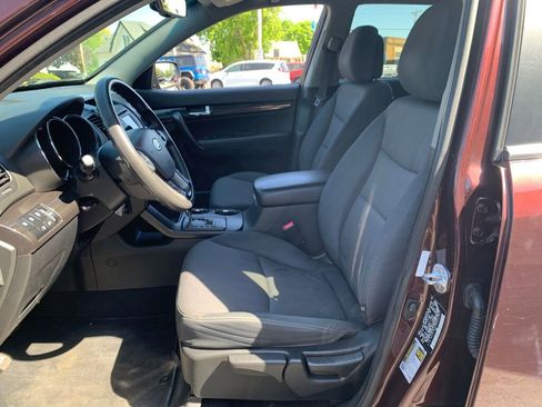 Used 2013 Kia Sorento LX w/ Convenience Pkg FWD image 11