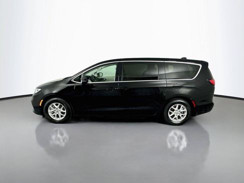 Used 2024 Chrysler Pacifica Touring-L FWD image 8