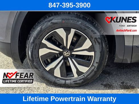 Used 2024 Volkswagen Atlas SE AWD/4WD image 12
