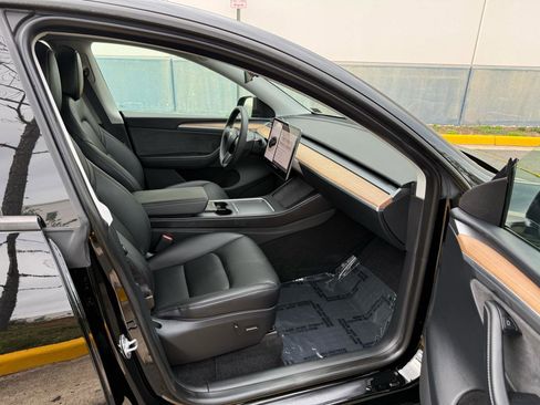 Used 2025 Tesla Model Y Long Range AWD/4WD image 22