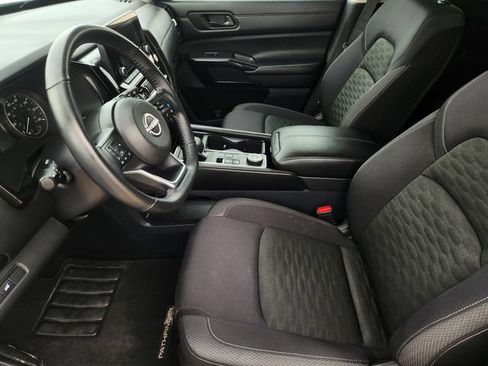 Used 2025 Nissan Pathfinder SV AWD/4WD image 17