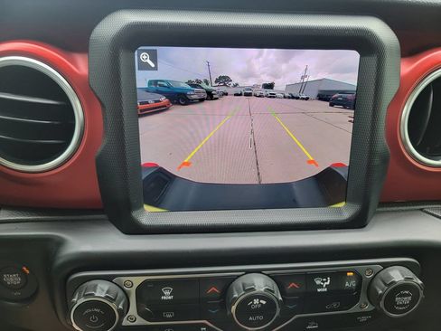 Used 2023 Jeep Gladiator Rubicon w/ Trailer Tow Package AWD/4WD image 20