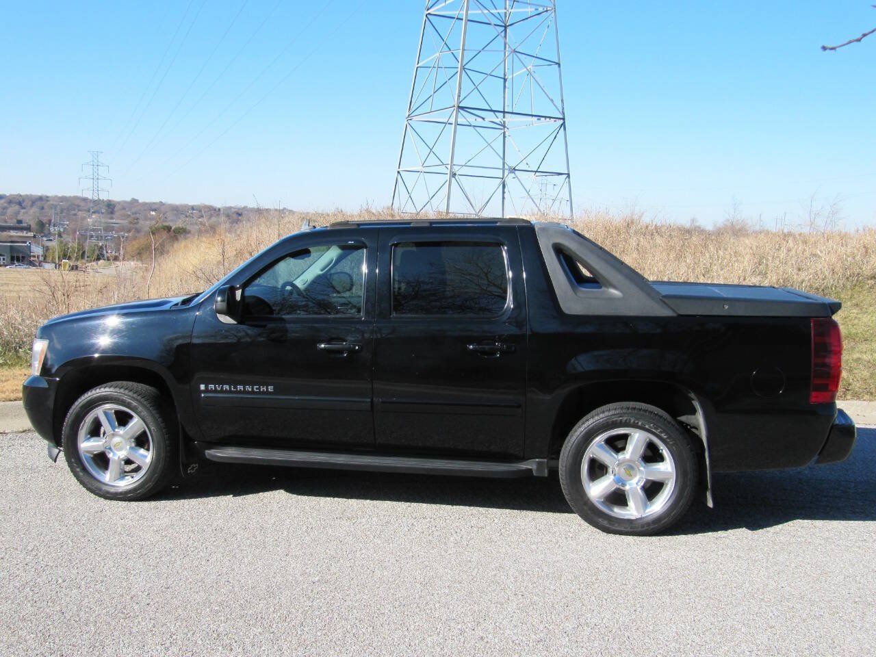 Used 2008 Chevrolet Avalanche LTZ w/ LTZ Preferred Equipment Group AWD/4WD image 3