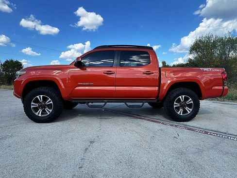 Used 2016 Toyota Tacoma TRD Sport w/ Towing Package RWD image 8