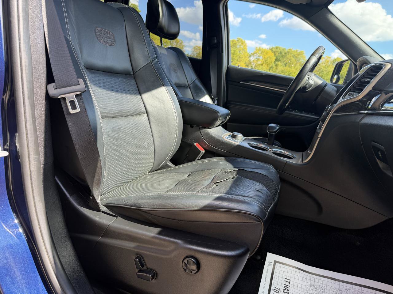 Used 2014 Jeep Grand Cherokee Overland w/ Advanced Technology Group AWD/4WD image 29