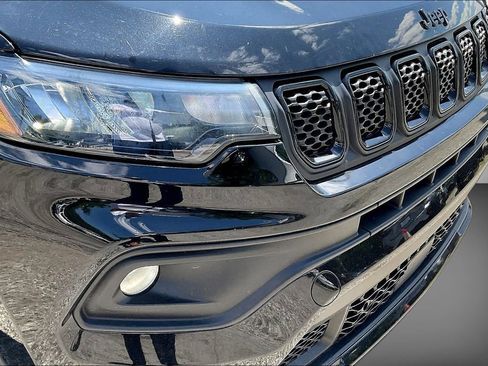 Used 2023 Jeep Compass Latitude AWD/4WD image 31