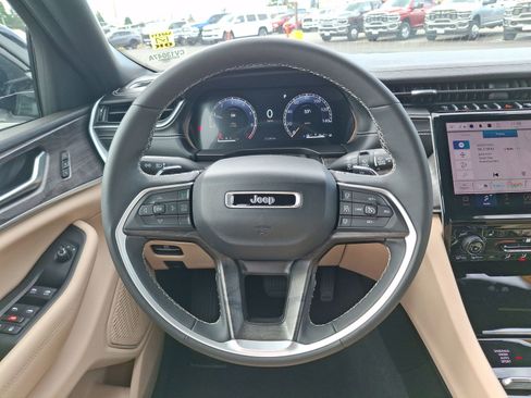 Certified 2024 Jeep Grand Cherokee Limited image 12