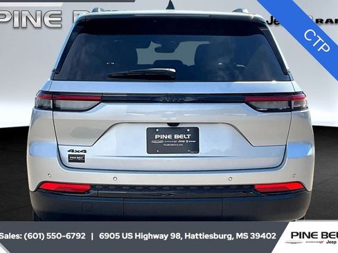 New 2025 Jeep Grand Cherokee Altitude image 4