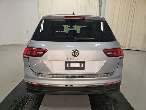 Used 2023 Volkswagen Tiguan SE FWD image 3