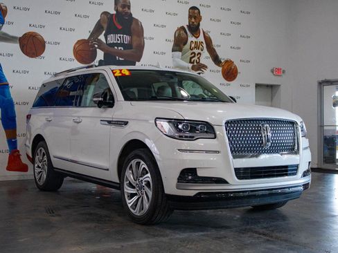 Used 2024 Lincoln Navigator Reserve AWD/4WD image 20