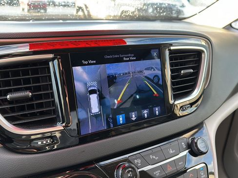 Used 2017 Chrysler Pacifica Touring-L Plus w/ Advanced Safetytec Group image 31