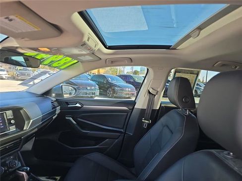 Used 2023 Volkswagen Jetta SE w/ Panoramic Sunroof Package image 25