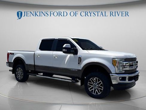 Used 2017 Ford F250 Lariat w/ Lariat Value Package AWD/4WD image 2