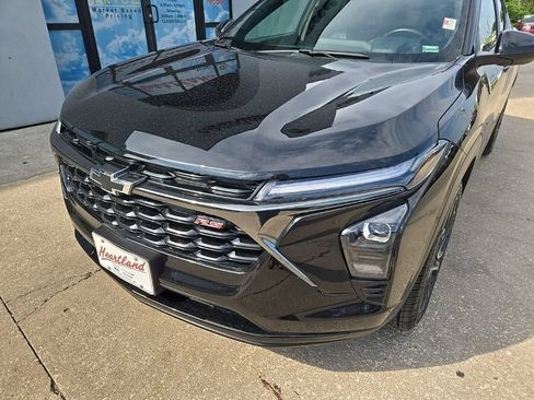 Used 2025 Chevrolet Trax RS w/ Sunroof Package FWD image 18