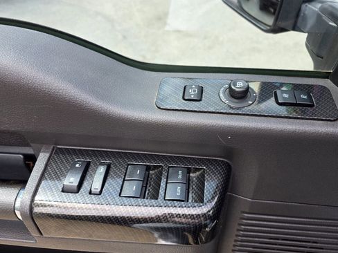 Used 2015 Ford F250 Lariat w/ Lariat Ultimate Package image 19