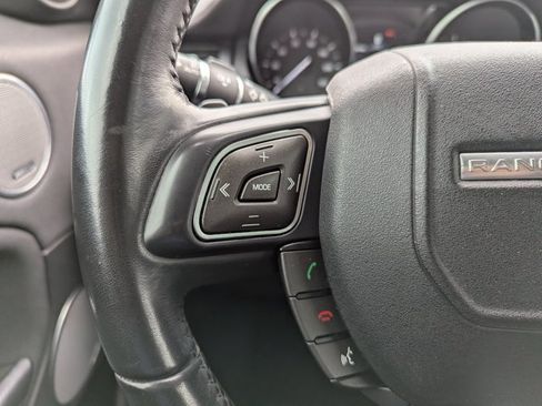 Used 2017 Land Rover Range Rover Evoque SE image 13