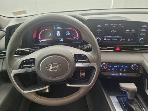 Used 2025 Hyundai Elantra Sport image 22