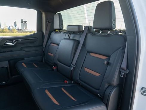 Used 2023 GMC Sierra 1500 AT4 image 17