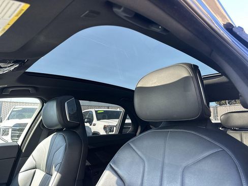Used 2024 BMW 740i RWD image 18