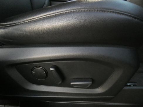 Used 2020 Ford Explorer XLT w/ Equipment Group 202A image 30