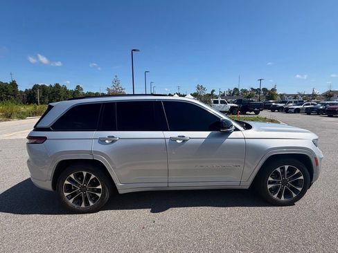 Used 2023 Jeep Grand Cherokee Overland AWD/4WD image 23