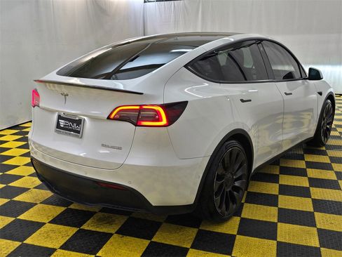 Used 2022 Tesla Model Y Performance image 3